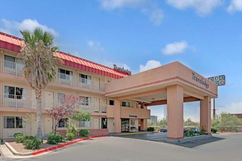 West Travelodge Hotel 3*